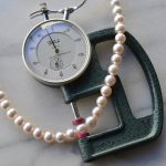 真珠の大きさを測るゲージ